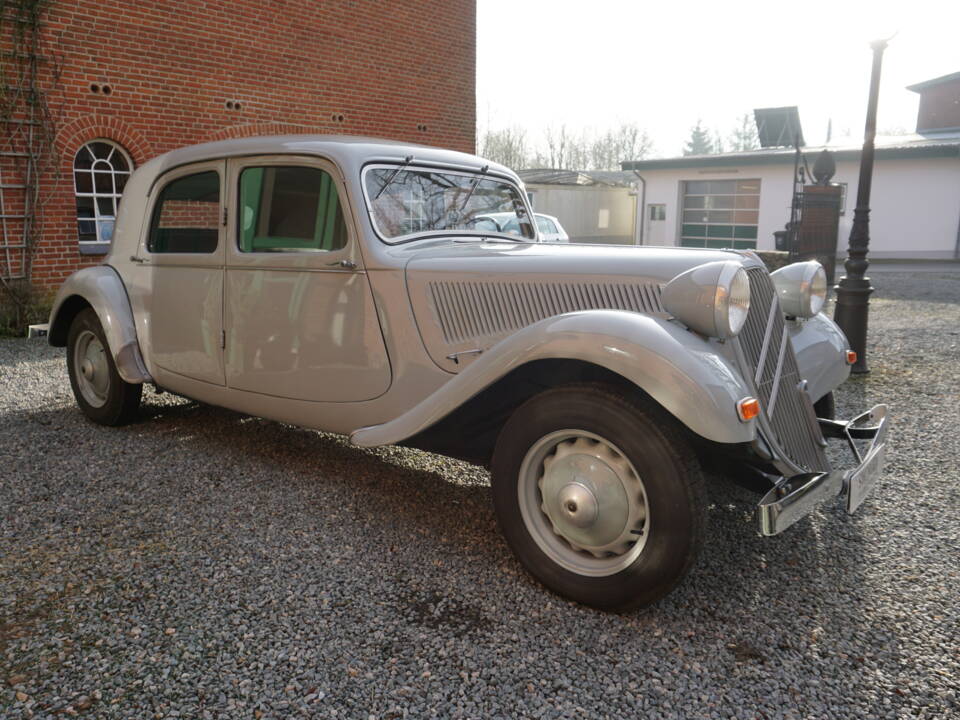 Immagine 6/17 di Citroën Traction Avant 11 B (1955)
