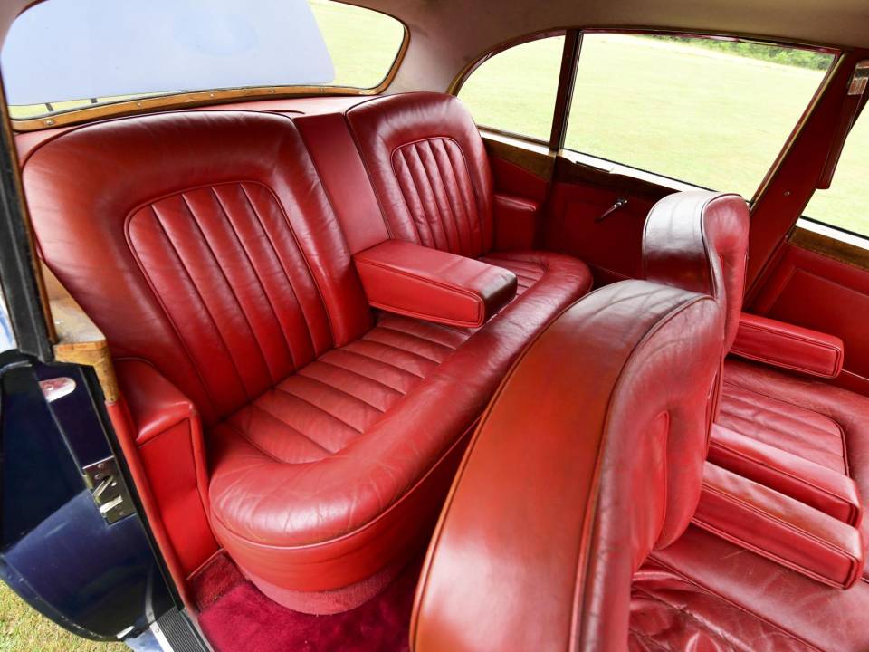 Image 22/50 of Bentley S 2 Continental Flying Spur (1962)