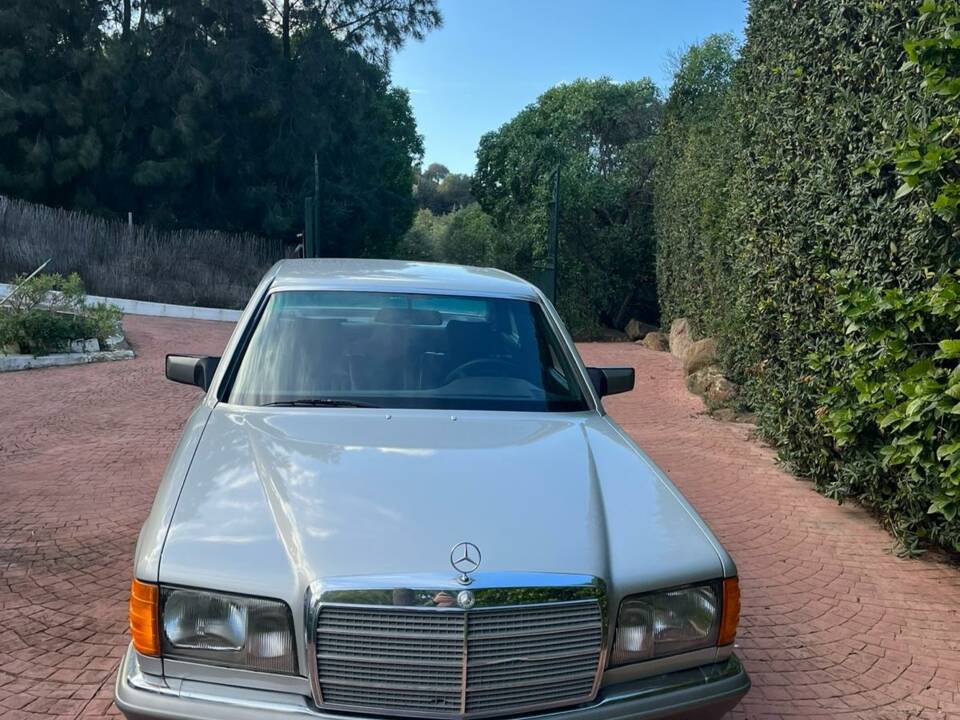 Imagen 2/4 de Mercedes-Benz 280 SE (1984)