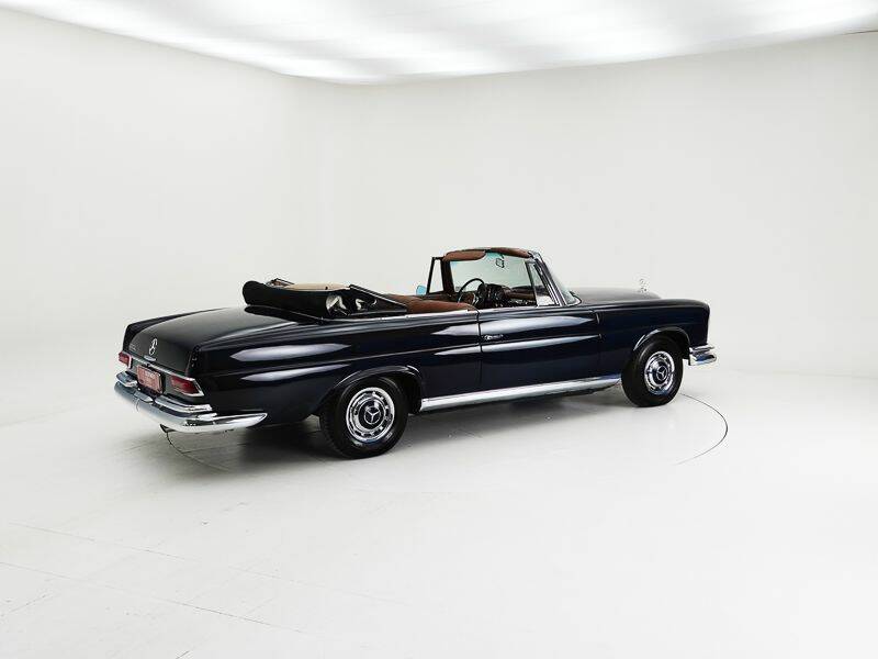 Bild 2/15 von Mercedes-Benz 220 SE b (1964)