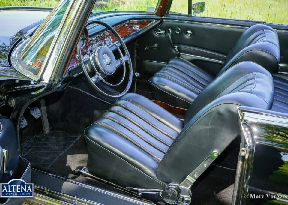 Image 18/52 of Mercedes-Benz 220 SE b (1963)