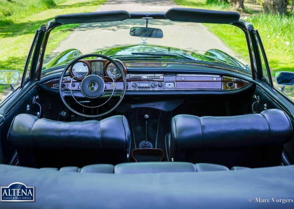 Image 38/52 of Mercedes-Benz 220 SE b (1963)