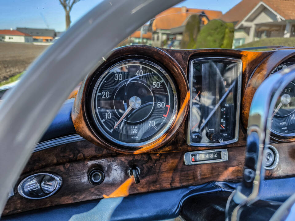 Bild 8/25 von Mercedes-Benz 220 SE b (1964)