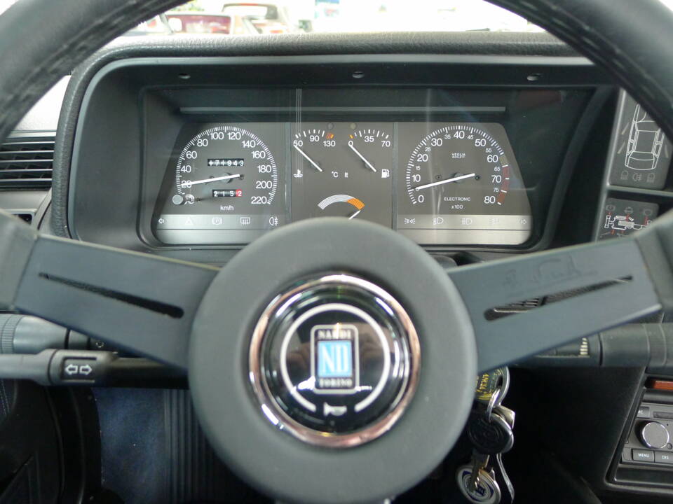 Bild 15/32 von Lancia Thema I.E. (1991)
