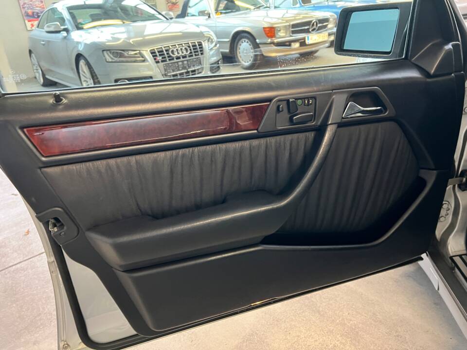 Image 50/62 of Mercedes-Benz E 500 (1995)