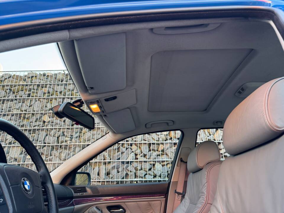 Bild 52/100 von BMW 540i Touring (1998)