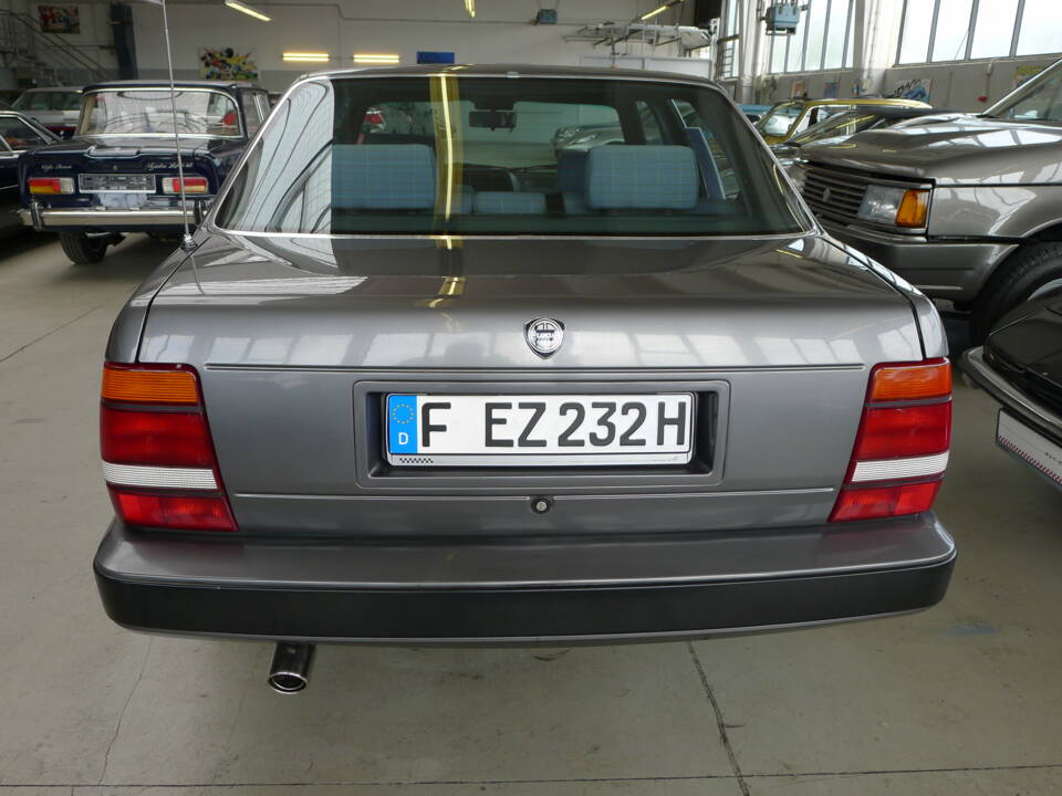 Bild 29/32 von Lancia Thema I.E. (1991)
